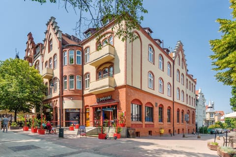 Property building, Neighbourhood