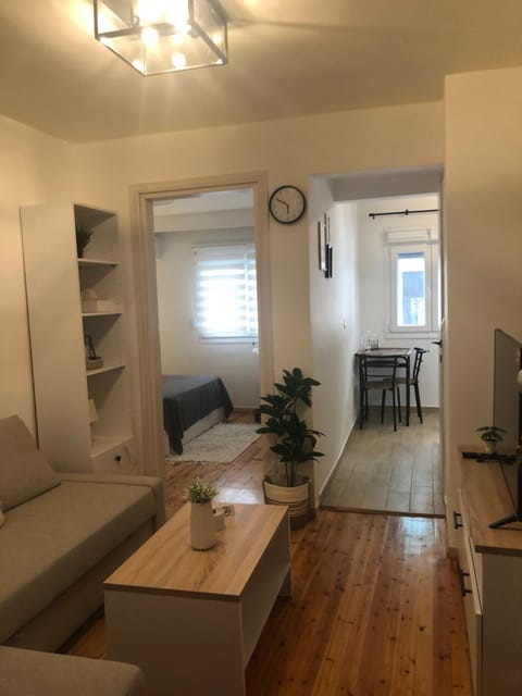 TV and multimedia, Kitchen or kitchenette, Seating area