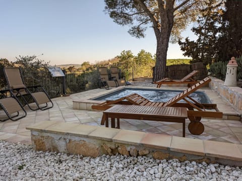 Natural landscape, Hot Tub, Swimming pool, Open Air Bath, Public Bath, sunbed, Internal: Not applicable to any particular room