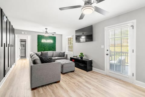 TV and multimedia, Living room, Seating area, fireplace