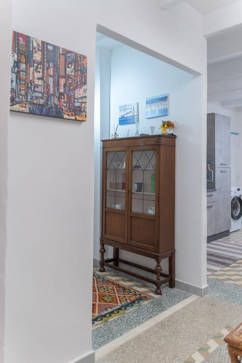 Decorative detail, internet, washing machine, kitchen, air conditioner