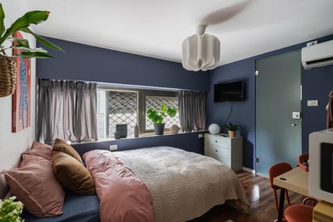 Bed, Bedroom, air conditioner