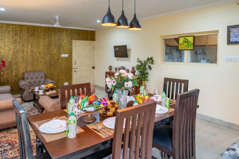 Dining area, Evening entertainment