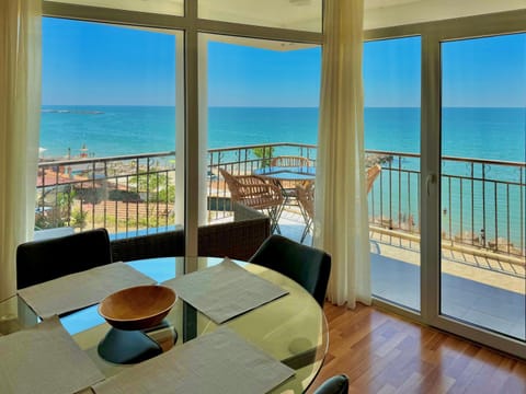 Living room, Dining area, Sea view