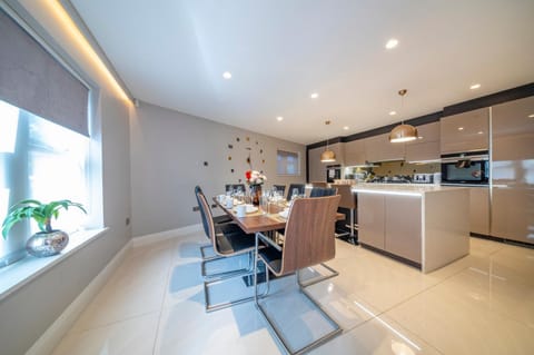 *RA7C* For your most relaxed & Cosy stay + Free Parking + Free Fast WiFi * Vacation rental in Dewsbury