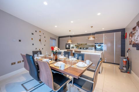 *RA7C* For your most relaxed & Cosy stay + Free Parking + Free Fast WiFi * Vacation rental in Dewsbury