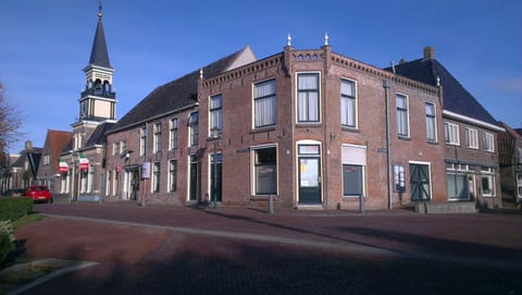 Facade/entrance, Place of worship, On-site shops