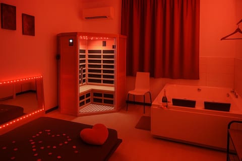 Hot Tub, Sauna, Living room, Spa and wellness centre/facilities, sunbed