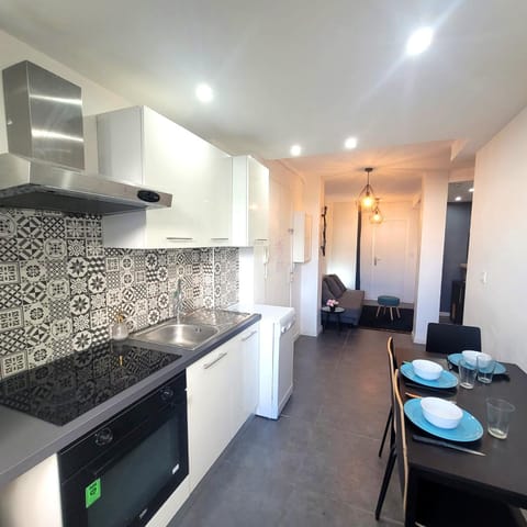 Kitchen or kitchenette, Living room, Seating area, Dining area, dishwasher, minibar, pet friendly, stove