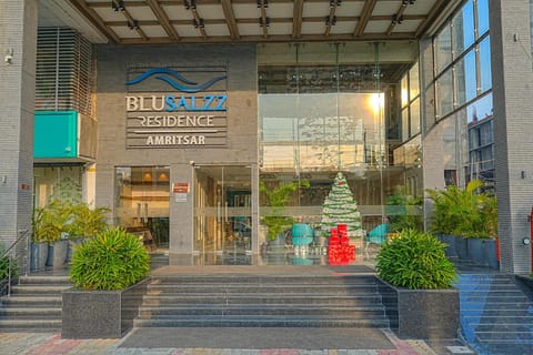 Property building, Facade/entrance, Day