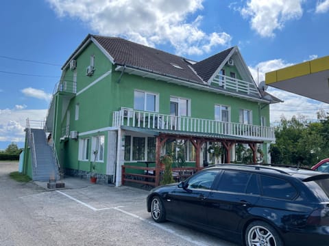 Pensiunea Simina Bed and Breakfast in Timiș County