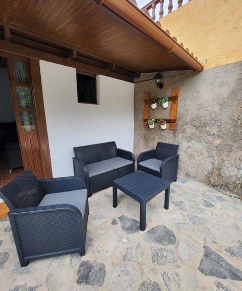 Patio, Day, Seating area