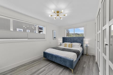 New DRIFTWOOD SHORES ROAD HOUSE CAMANO House in Camano Island