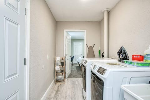 Fun City Haven Spacious Retreat in Fresno Apartment in Fresno