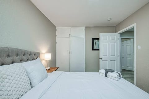 Fun City Haven Spacious Retreat in Fresno Apartment in Fresno