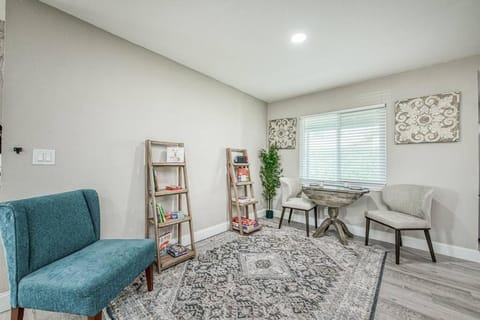 Fun City Haven Spacious Retreat in Fresno Apartment in Fresno