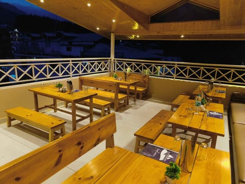 Restaurant/places to eat, Seating area