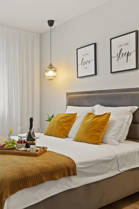 Bed, TV and multimedia, Bedroom, locker, wardrobe