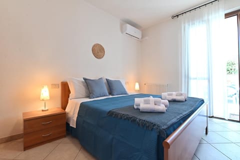 Bed, Photo of the whole room, Bedroom, towels, air conditioner