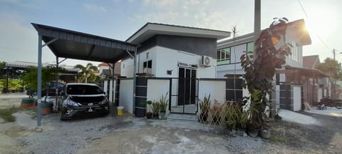 Property building, Day, Parking
