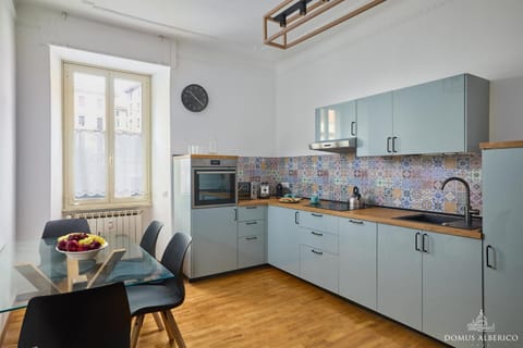 Coffee/tea facilities, Kitchen or kitchenette, Dining area, dishwasher, minibar, pet friendly, stove