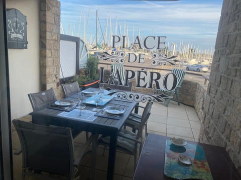 Patio, Natural landscape, Dining area