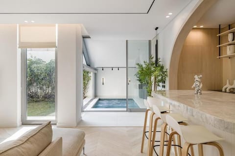 Hot Tub, Balcony/Terrace, Lounge or bar