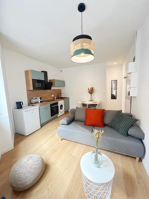 Kitchen or kitchenette, Living room, Seating area, Dining area, minibar, pet friendly, stove