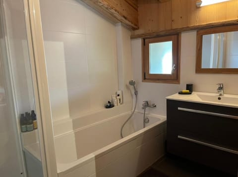 Le Chalet du Crêt - 8 pers, tout confort avec Jacuzzi Chalet in Notre-Dame-de-Bellecombe