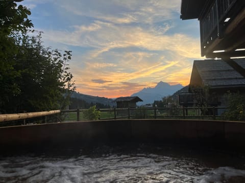Le Chalet du Crêt - 8 pers, tout confort avec Jacuzzi Chalet in Notre-Dame-de-Bellecombe