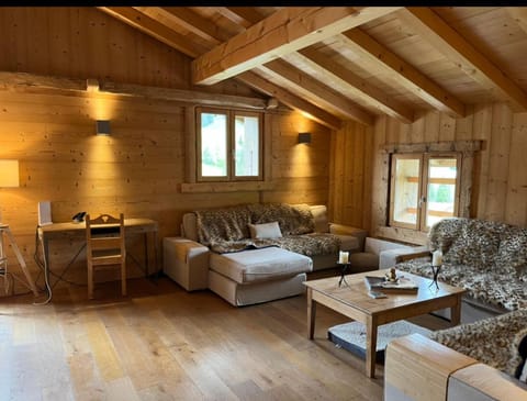 Le Chalet du Crêt - 8 pers, tout confort avec Jacuzzi Chalet in Notre-Dame-de-Bellecombe