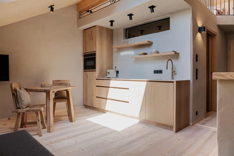Kitchen or kitchenette, Dining area, dishwasher, oven, stove