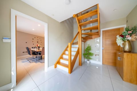 *RD7C* For your most relaxed & Cosy stay + Free Parking + Free Fast WiFi * Vacation rental in Dewsbury