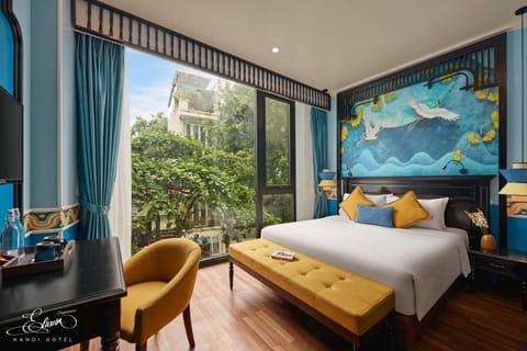 Bed, Natural landscape, Garden, View (from property/room), Balcony/Terrace, Living room, Photo of the whole room, Seating area, Bedroom, City view, City view, Garden view