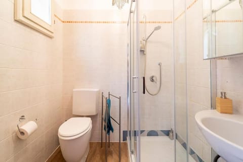 Central and cozy loft with courtyard Apartment in Bologna