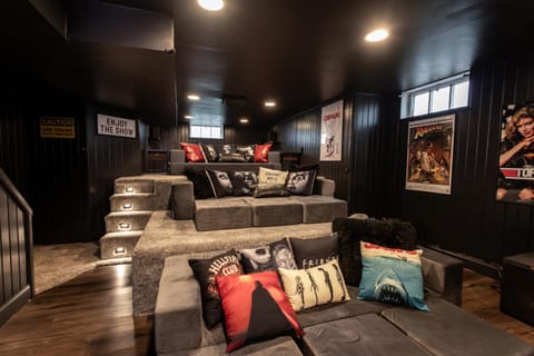 Communal lounge/ TV room, TV and multimedia, Seating area, Evening entertainment, Entertainment