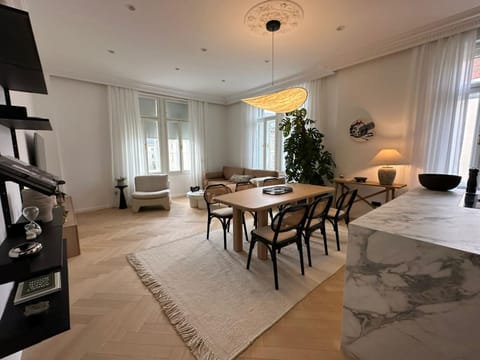 TV and multimedia, Living room, Dining area