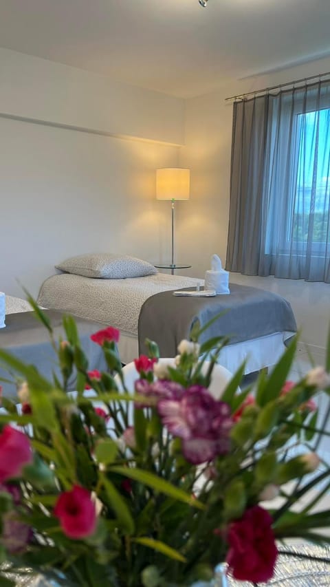 Bed, Living room, Photo of the whole room, Seating area, Bedroom