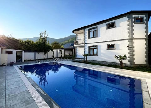 Property building, Day, Natural landscape, Mountain view, Pool view, Swimming pool, sunbed