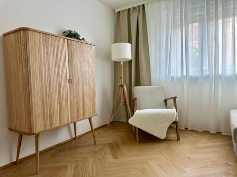 Living room, hair dresser