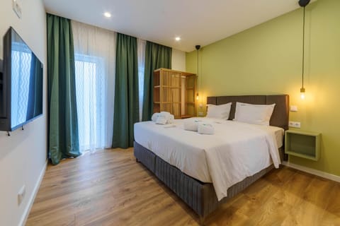 Bed, TV and multimedia, Photo of the whole room, Bedroom, wardrobe