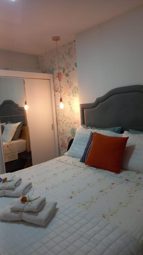 Apartamento Le Quartier - no centro, dois quartos, wi-fi, garagem, piscina, ar-condicionado, jacuzzi, sauna, etc Apartment in Juiz de Fora