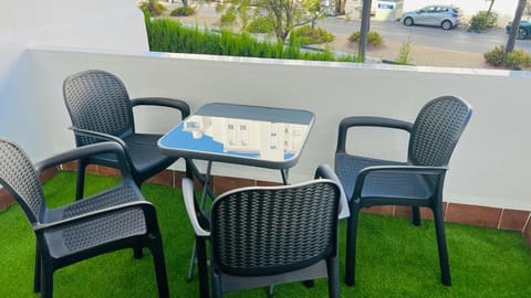 Un balcón a Estepona Apartment in Estepona