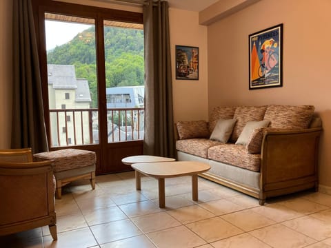 View (from property/room), Balcony/Terrace, Living room