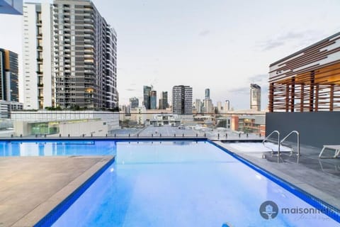 Property building, Day, Pool view, Swimming pool