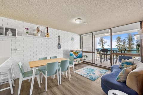 View (from property/room), Balcony/Terrace, Living room, Dining area