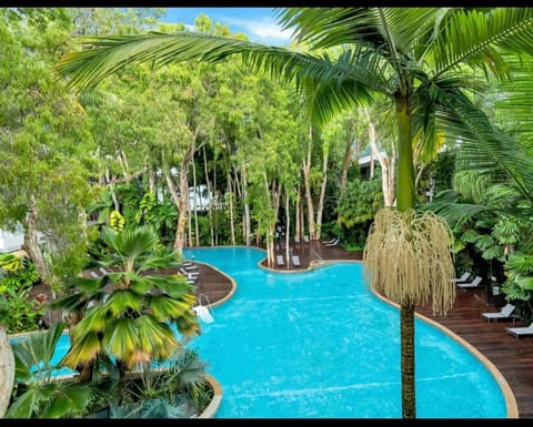 Garden, Swimming pool
