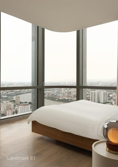 Bed, View (from property/room), Balcony/Terrace, Photo of the whole room, Bedroom, City view