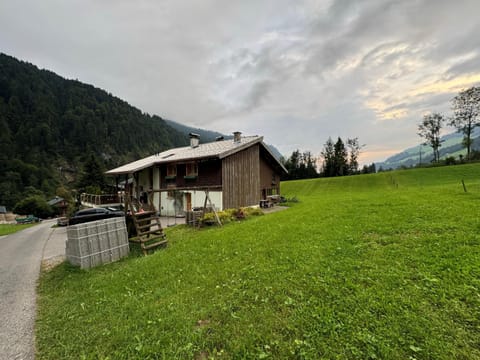 Property building, Day, Natural landscape, Garden, Garden view, Mountain view