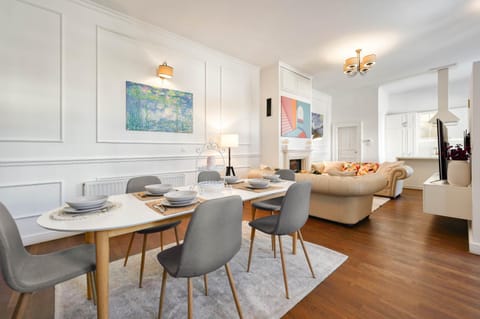 Living room, Seating area, Dining area